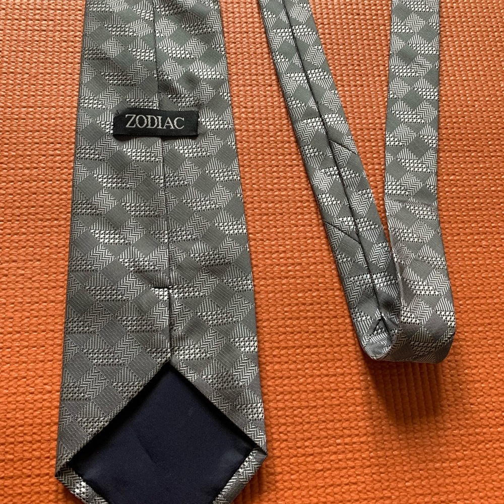 Tie - new , never worn